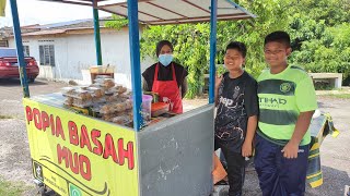 Popia Basah Viral Muar Kak AiniBermula dari rumah ke stall jalananPopianya inti padat [upl. by Nojram266]