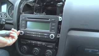 Golf 5 Radio und Navi ausbauen  Golf MK 5 Rabbit [upl. by Eecram]