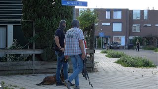 Aankomst Arrestatieteam Dienst Speciale Interventies en inval na schietincident in Lelystad [upl. by Maclay]