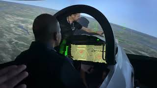 ดู นักบิน ทอทดลอง Gripen E Simulator ส่วน“วาสนา”ลองครั้งแรก แบบคนขับเครื่ิองบินไม่เป็นเลย โหม่งโลก [upl. by Acissey593]