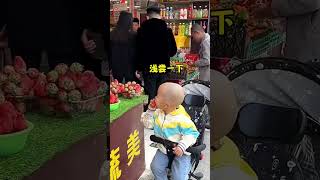 熊孩子逛超市，边逛边吃，给爸爸吓的赶紧付钱！Cute babyCute呆萌小米宝聪明宝宝萌娃 [upl. by Attelahs927]