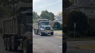 2014 Volvo VHD gives a very nice hornshow weak horns trucks shorts truckspotting [upl. by Ilrac146]