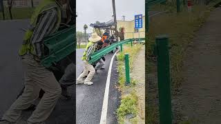 Process Of Manually Bending And Installing Corrugated Beam Barrier Steel Board With 4MM Thick [upl. by Lavelle]