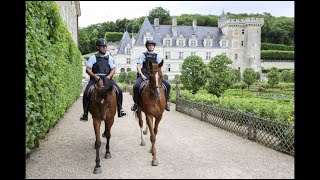 VIDEO IndreetLoire  la brigade équestre de la gendarmerie en renfort dans les lieux touristi [upl. by Fruin846]