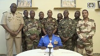 Niger  le régime militaire veut poursuivre le président déchu Bazoum pour quothaute trahisonquot [upl. by Onitsuj]