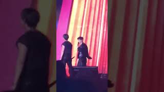 Jeongins soul got inside Seungmin for a second ☠️ StrayKids dominATESINGAPORE fox [upl. by Ernest]