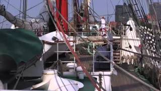 Le cargo hisse les voiles Arte 11042014 [upl. by Aidil13]