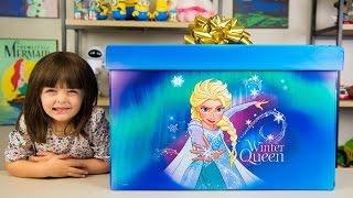 HUGE Elsa Frozen Surprise Present from Santa Claus Christmas Girl Toys Blind Bags Kinder Playtime [upl. by Gerbold]