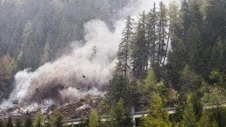 Sprengung nach Felssturz auf dem Felbertauern [upl. by Aicnelev]