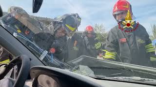 PARMA  ADDESTRAMENTO SUL SOCCORSO PER GLI INCIDENTI STRADALI CON VEICOLI DI NUOVA GENERAZIONE [upl. by Nehte732]