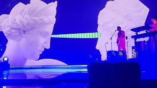 Mika quotRelaxquot Zénith dAuvergne ClermontFerrand 26022024 ApocalypseCalypsoTour [upl. by Htide]