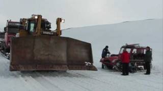 Cat D8 amp Aktiv SnowTrac Svalbard [upl. by Tanney]