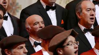 Les Chanteurs Pyrénéens De Tarbes et Les chanteurs montagnards de Lourdes Noël de Praetorius [upl. by Kornher]