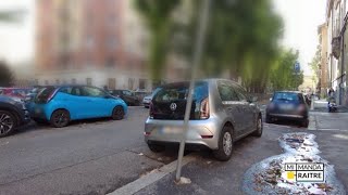 Prati le auto lasciate nel parcheggio a pagamento spostate sulle strisce [upl. by Mudenihc]