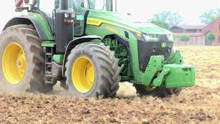 John Deere nuovo 8R 370 con Condor Flex della ditta Bella  Minima lavorazione [upl. by Arocahs975]