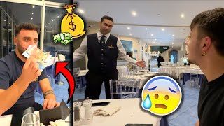 💰😰 4 napoletani mangiano in un ristorante costoso ma quando arriva il conto [upl. by Akeirahs]