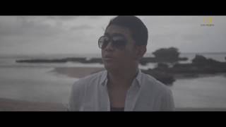 Dudy Oris  Aku Yang Jatuh Cinta Official Music Video [upl. by Gwen944]