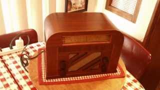 Philco 40130 A vintage Tube Radio from 1940 [upl. by Anade]