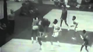 Wilt Chamberlain schooling Artis Gilmore [upl. by Ordnassela]