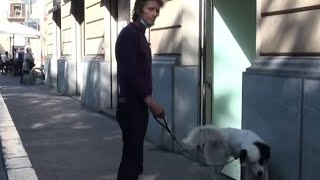 Exjogador italiano mora na rua com cachorro e luta contra vício de drogascachoro noticia [upl. by Anabella]