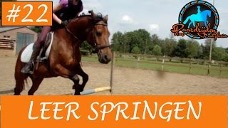 Paardrijden  Hoe leer je springen met je paard [upl. by Karb]