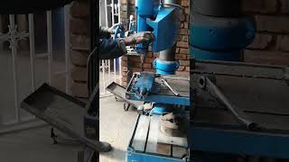 READY TO DRILL HOLES IN A STEEL PLATE USING THE UNIVERSAL DRILLING MACHINE [upl. by Amadus818]