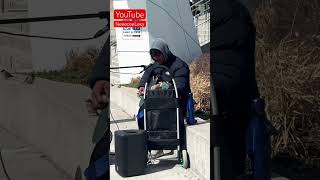 Street artist singing his heart out at the aquarium  streetperformer neeceelexy shortsviral [upl. by Giacinta]