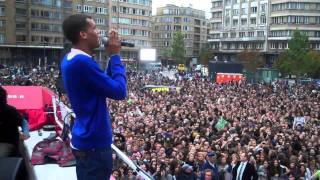 STROMAE au dancemob de Bruxelles en mode quotHousellelujahquot [upl. by Donelu]