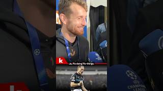 Hradecky scherzt mit Reportern “Flo doing Flothings” shorts [upl. by Sirdi]