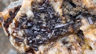 Rockhounding Mcadoo PA DARK CRYSTALS FOUND Quartz Clusters EPIC FINDS [upl. by Wellington]