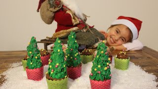 Lebkuchenmuffins mit süßem Tannenbaum   Sallys Welt [upl. by Sharron371]