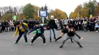 4КСК  DoraDora cover on UKiss Korean flashmob in Moscow 21102012 [upl. by Anyl432]