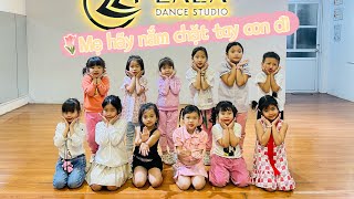 MẸ HÃY NẮM CHẮT TAY CON ĐI  Bố con Sâu  Lớp nhảy Freedance 02  832023 [upl. by Nodmac]