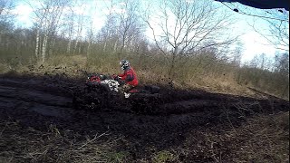 Quady w bagnie ATV Mudding Przeprawa Can Am Outlander 8001000 Yamaha Grizzly 660700 [upl. by Htabazile]