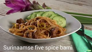 Recept Surinaamse five spice bami [upl. by Yrekaz]