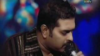 Shankar Mahadevan Singing Bol na halke halke live [upl. by Stauder]