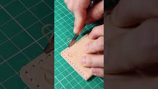 Arrêt des fils et abat carre shorts hephlam leathercraft creative sewing satisfying art [upl. by Sacrod]