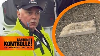 Polizei entsetzt 1kg Holzkeil ungesichert am LKW auf der Autobahn  Achtung Kontrolle  kabel eins [upl. by Mannes]