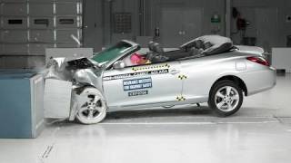 2007 Toyota Camry Solara moderate overlap IIHS crash test [upl. by Bor672]