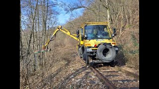 DE51674 Wiehl Wiehltalbahn Einsatz eines Zweiwege Unimogs für Freischneidearbeiten im Januar 2024 [upl. by Tildy]