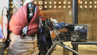 Der Kältebus versorgt Obdachlose in Frankfurt am Main [upl. by Nurav]