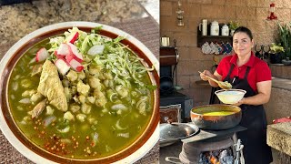 Pozole Verde de Pollo  Para Festejar el Día de las Madres  La Herencia de las Viudas [upl. by Agostino]