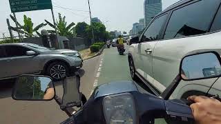 RIDING VESPA LEWAT PINGGIR KALI KOMPLEK HANKAM SAMPAI KE SLIPI vespa vespamania motovlog [upl. by Denoting367]