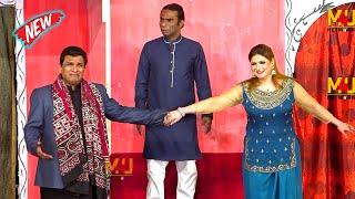 Azeem Vicky and Aslam Chitta  Nawaz Anjum New Stage Drama Kuri Hassdi Ae Munday Nach De Ne Comedy [upl. by Ahsyla]