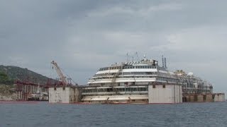 El Costa Concordia vuelve a flotar [upl. by Yttocs]