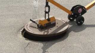 How to lift drain covers Man hole covers to clear blocked drains [upl. by Hcir]