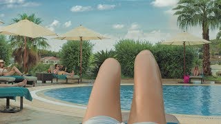 dé VakantieDiscounter  Hot dog legs [upl. by Vaughn729]