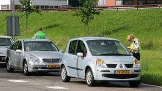 26082012 Bonnenregen na negeren rode kruis boven afslag  A13 Delft [upl. by Acnalb990]