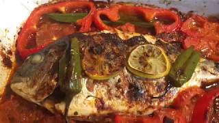 سمك في الفرن بطريقة سريعة وشرمولة روعة PoissonDorade au four en sauce tomates [upl. by Noiro516]