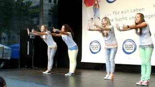 Tanzalarmkids live beim Weltkindertag  Meerjungfrauen und Der Hai von Warnemünde [upl. by Ylak]